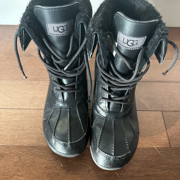 Girls black UGG winter boots - Picture 8 of 8